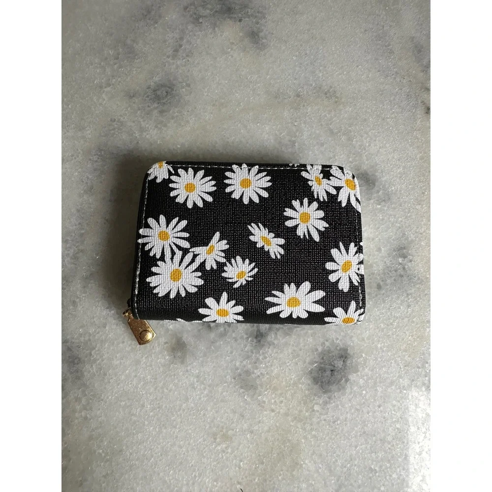 Womens Daisy Floral Print Accordion Card Holder Wallet Black White Zip Around